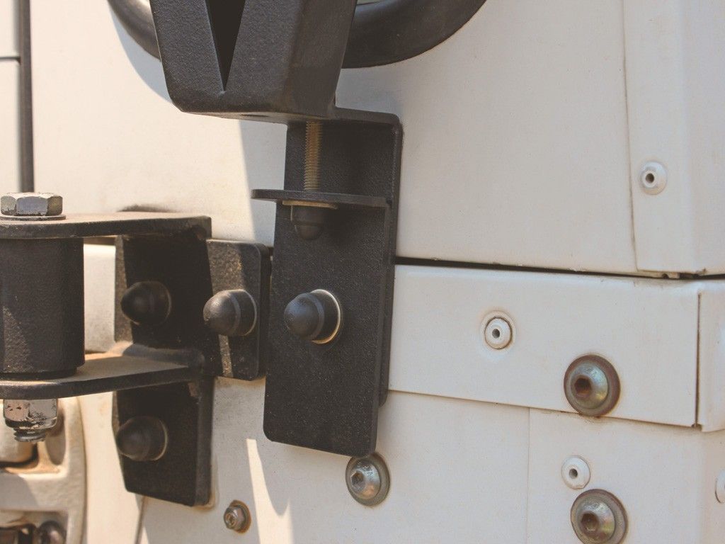 Front Runner Single Gas Bottle Bracket For Land Rover Defender 90/110
